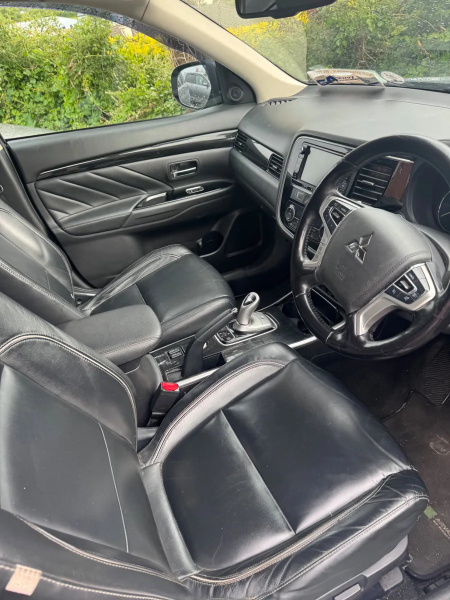 Mitsubishi Outlander 2016 phev - Image 2
