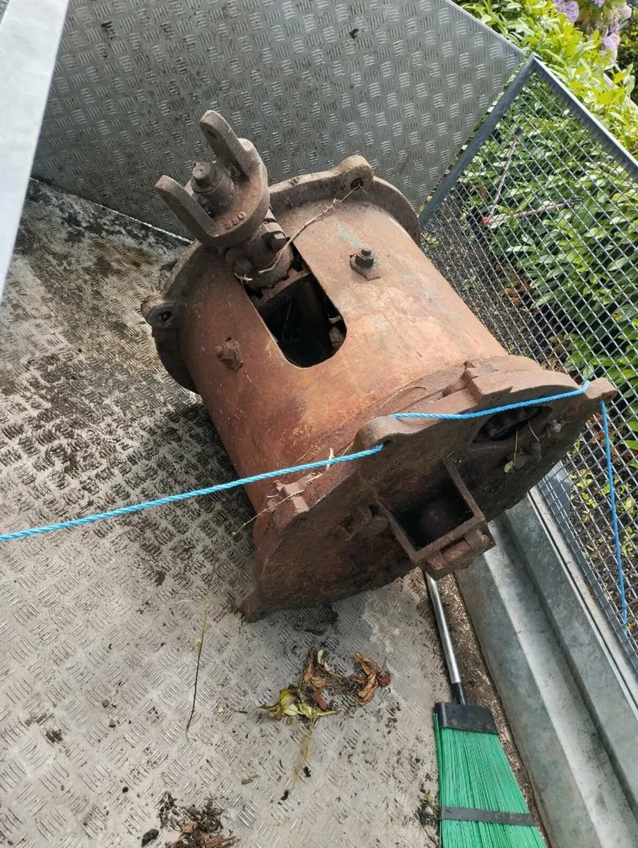 Pierce Barn Thresher and Horse Gear - Image 3