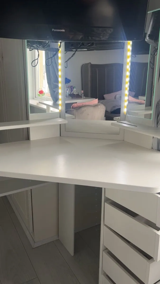 LED vanity set - Image 1