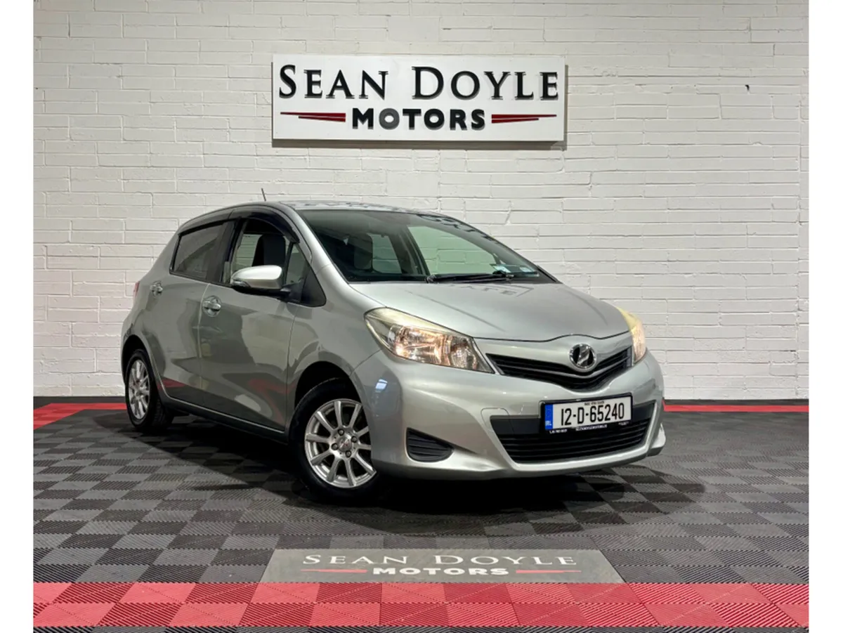 Toyota Vitz 1.3 AUTO Push Start - Image 2