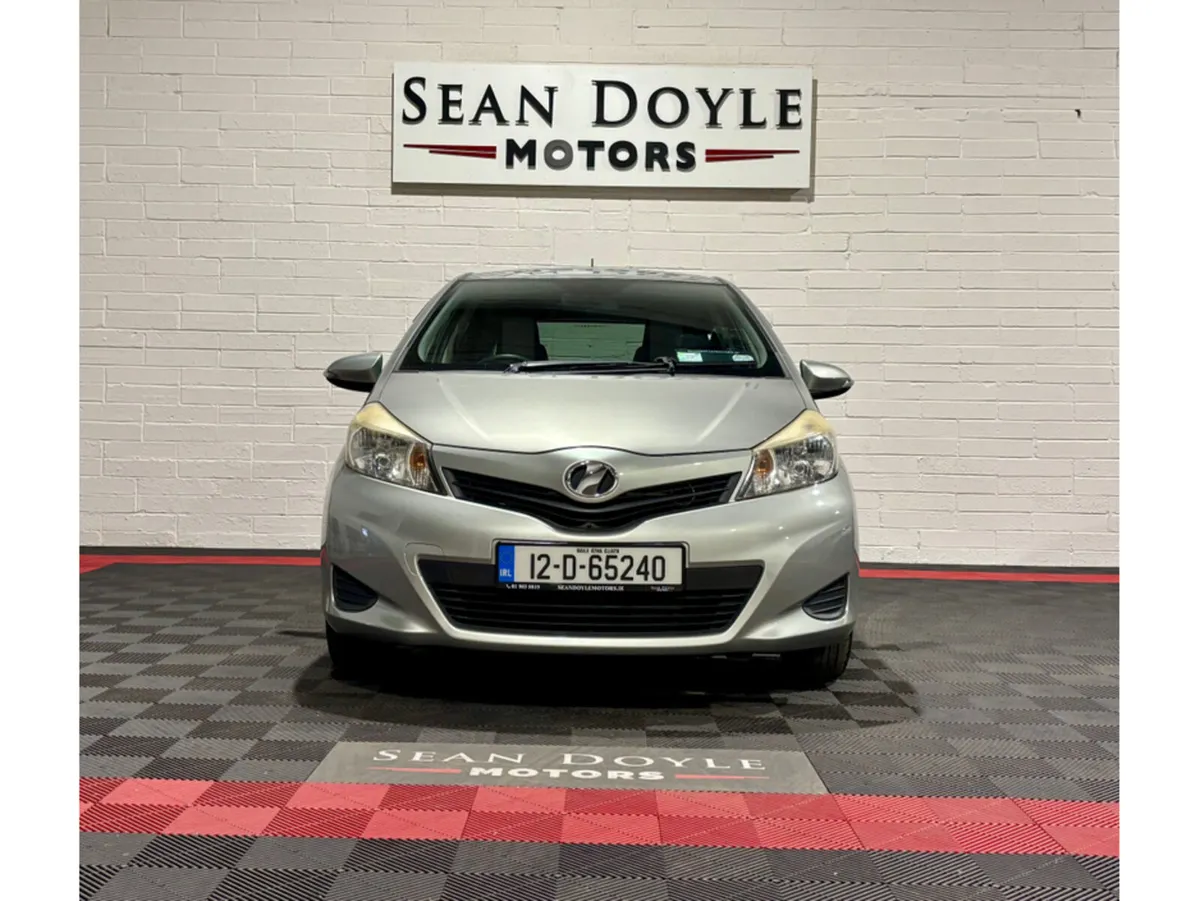 Toyota Vitz 1.3 AUTO Push Start - Image 3