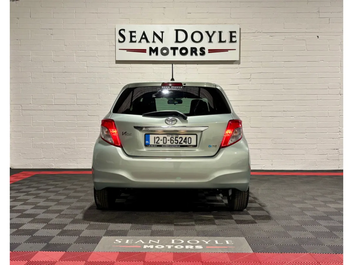 Toyota Vitz 1.3 AUTO Push Start - Image 4