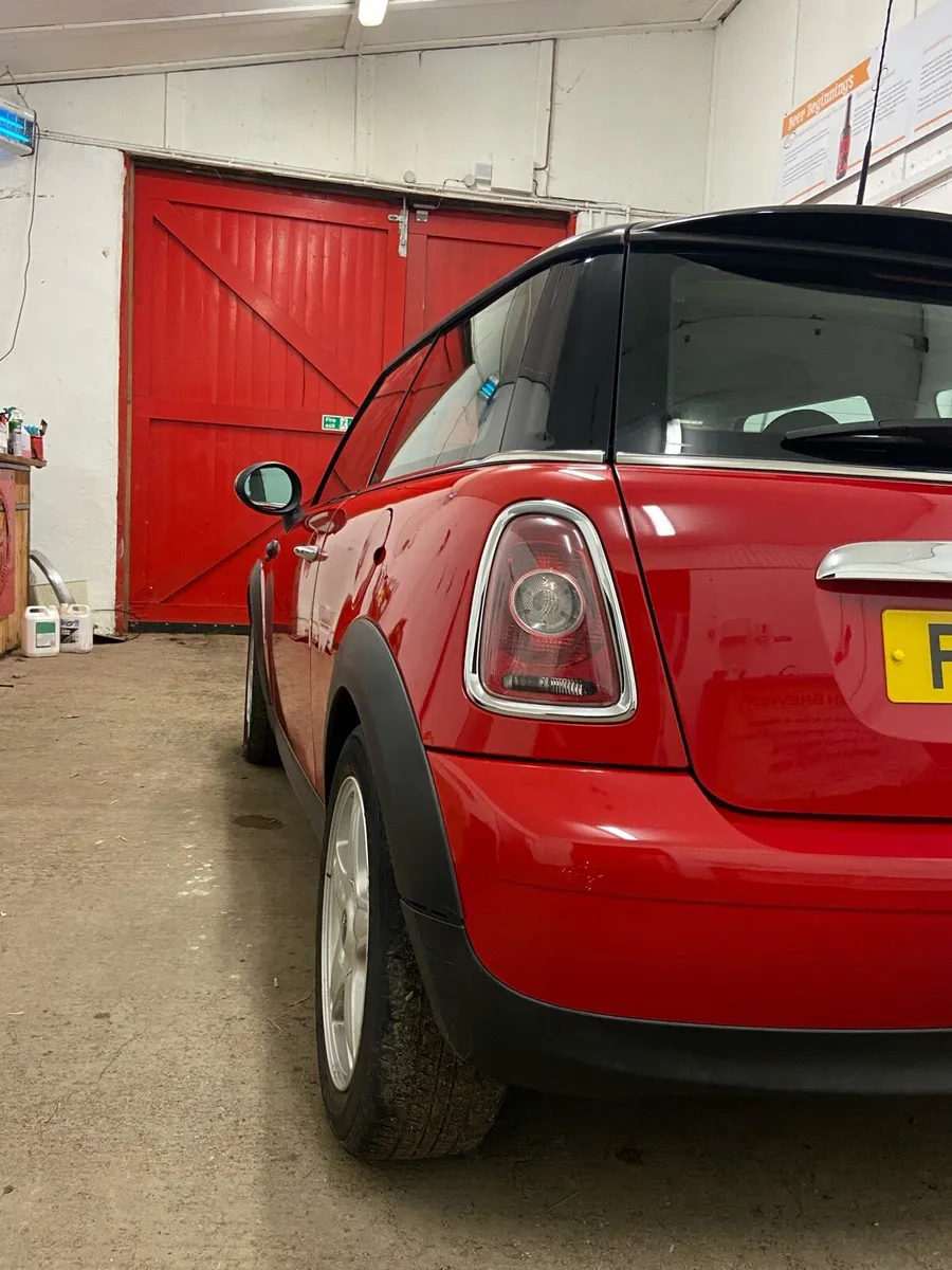 Breaking 2007 Mini Cooper - Image 2