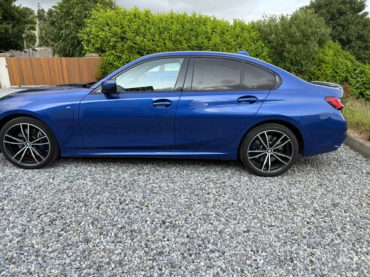 BMW 330e M Sport Pro - Image 4