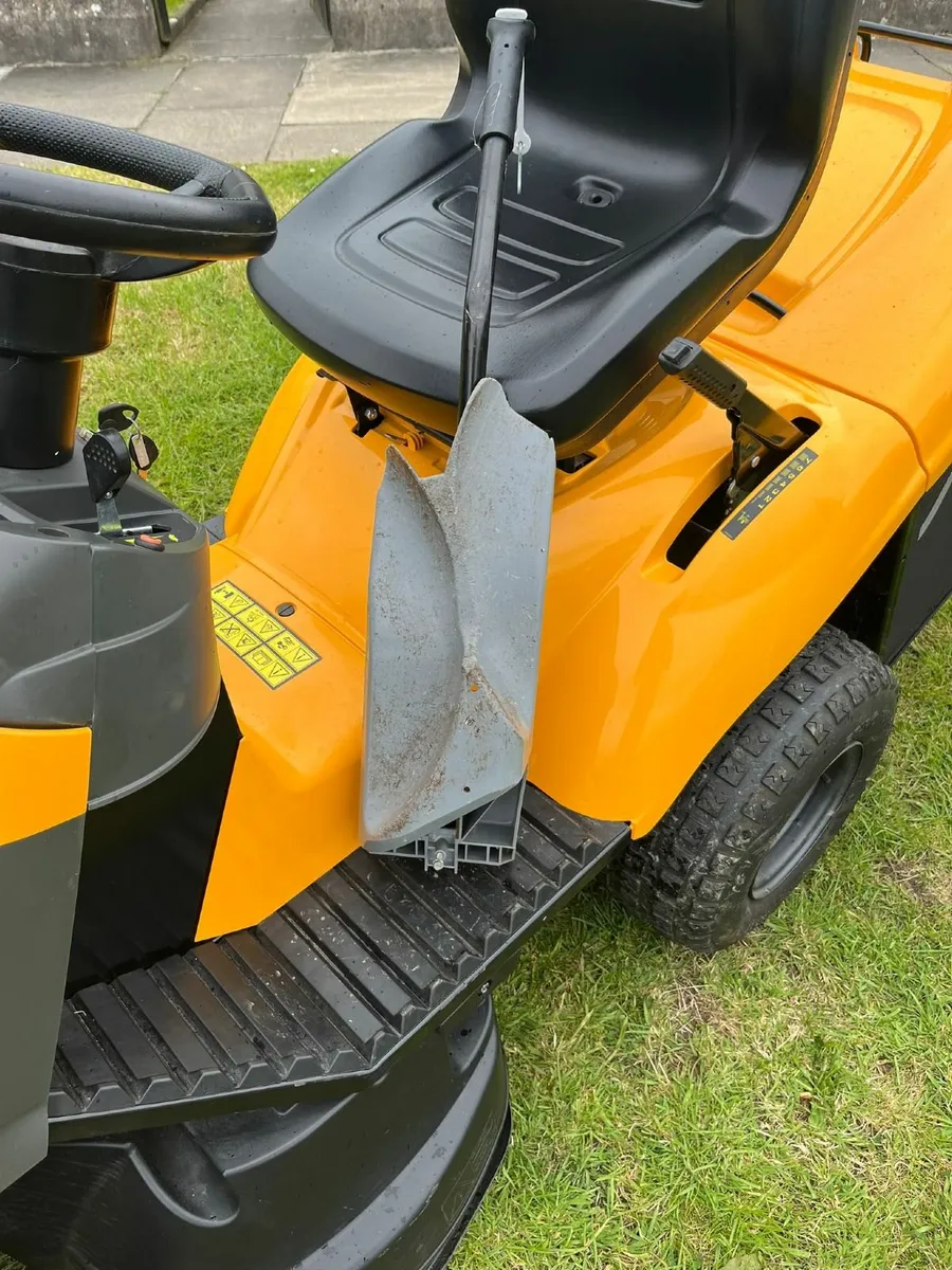 2023 stiga ride on lawnmower - Image 2