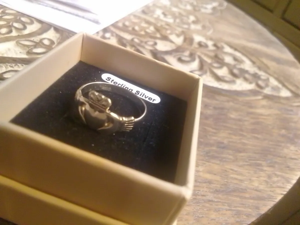 STERLING SILVER HEAVY CLADAGH RING SIZE N - Image 2