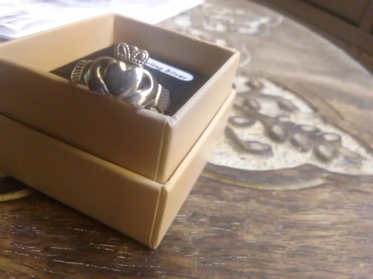 STERLING SILVER HEAVY CLADAGH RING SIZE N - Image 3