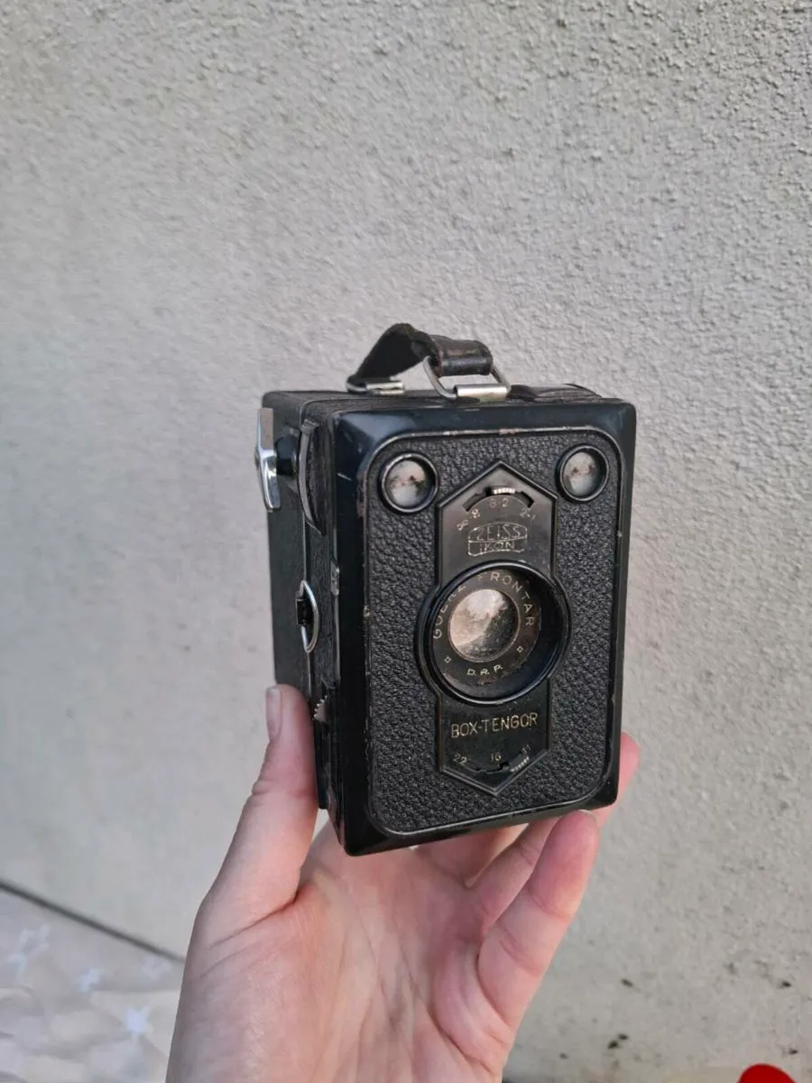 Vintage camera postage possible