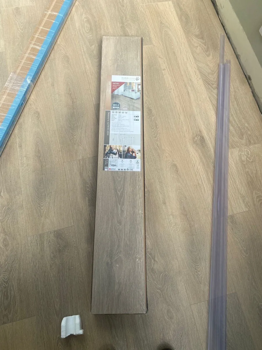 12mm Blonde Oak wooden flooring (25.5 m2) - Image 3