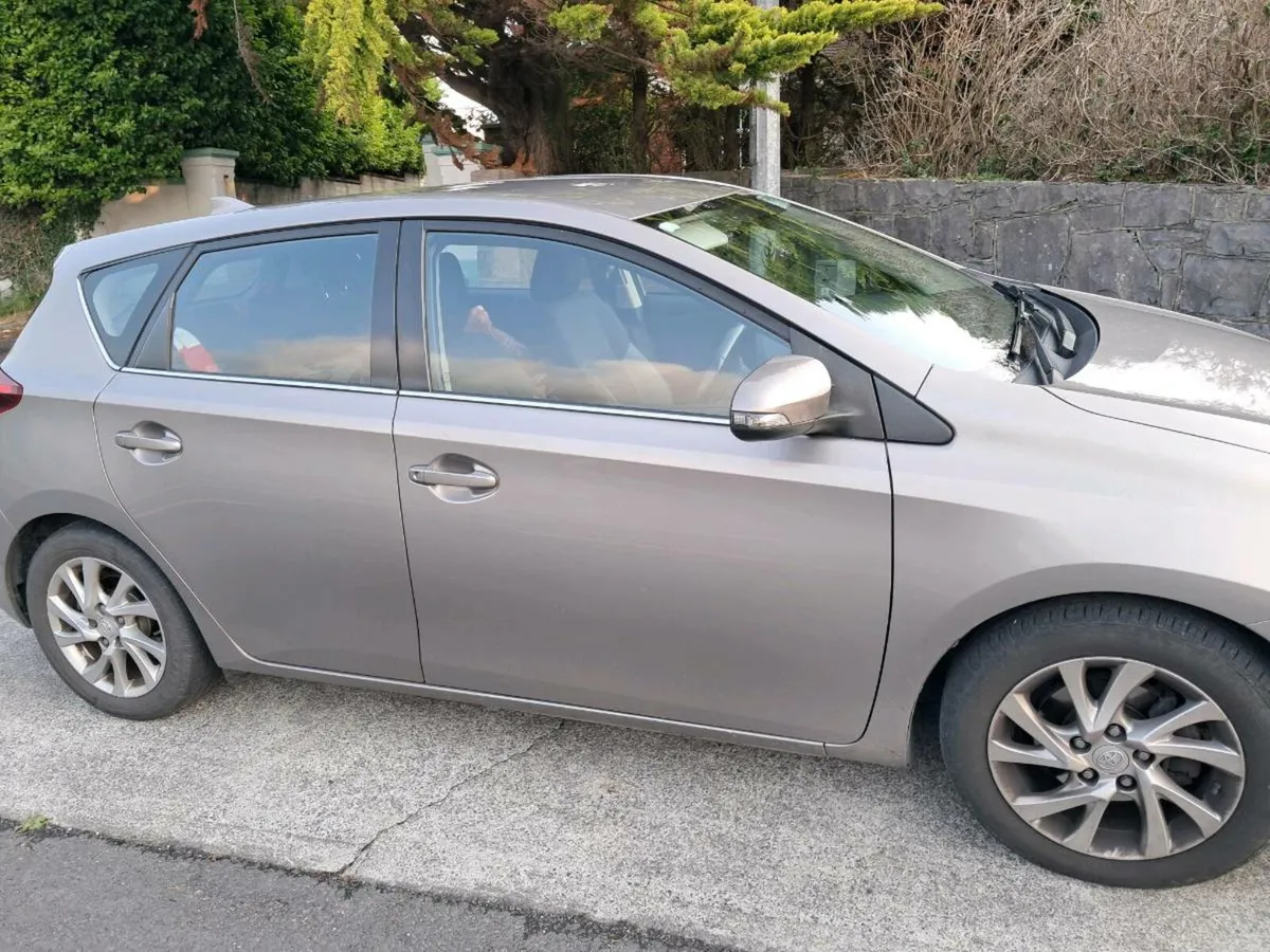 Toyota Auris - Image 1