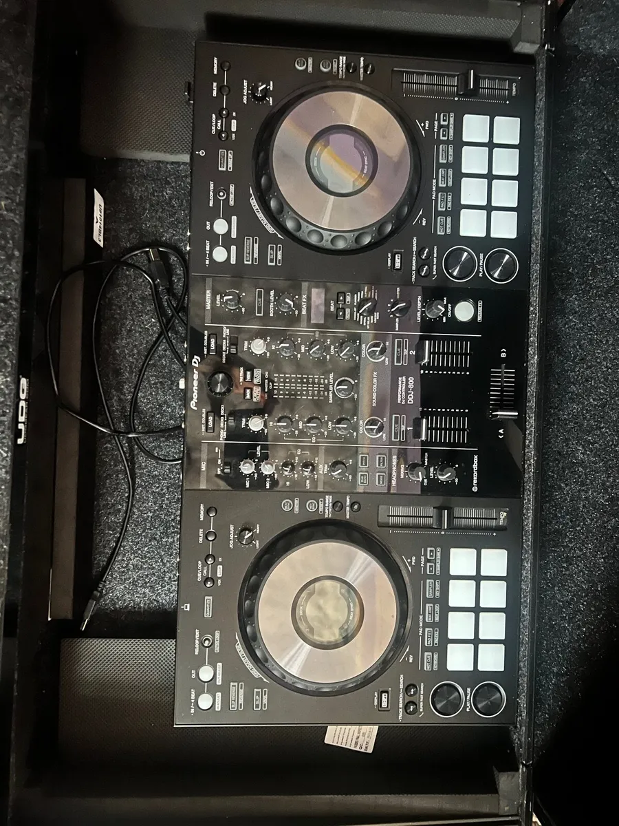 Pioneer DDJ800 + UDG Case - Image 1