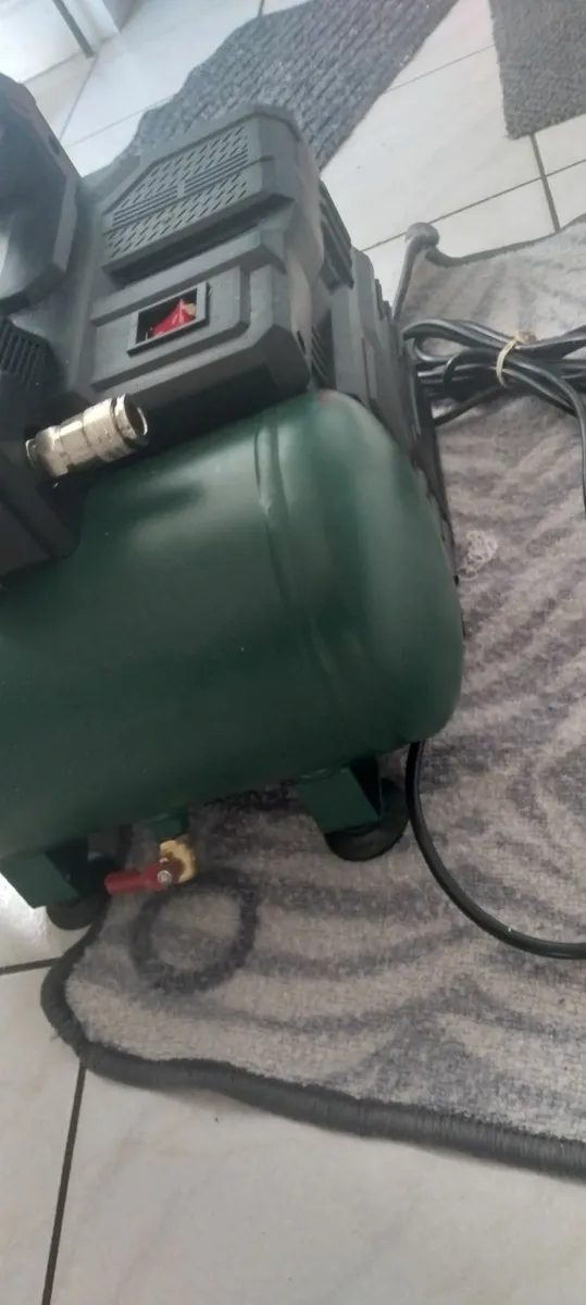 New air compressor new in the box never used - Image 3