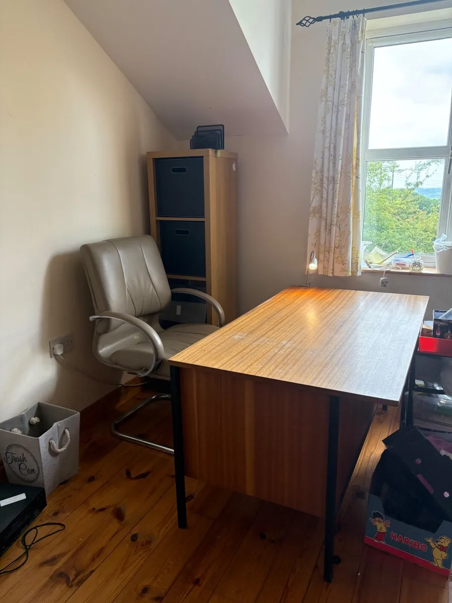 Office chair,table and filing unit - Image 2