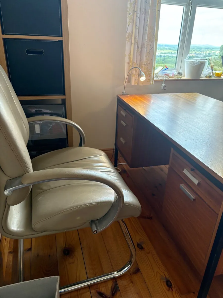 Office chair,table and filing unit - Image 3