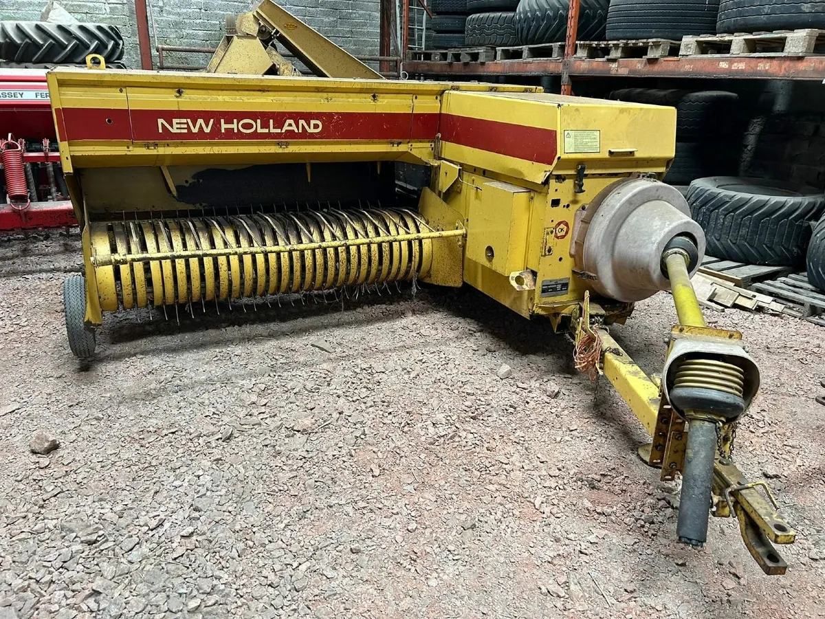 New Holland 945 square baler - Image 1