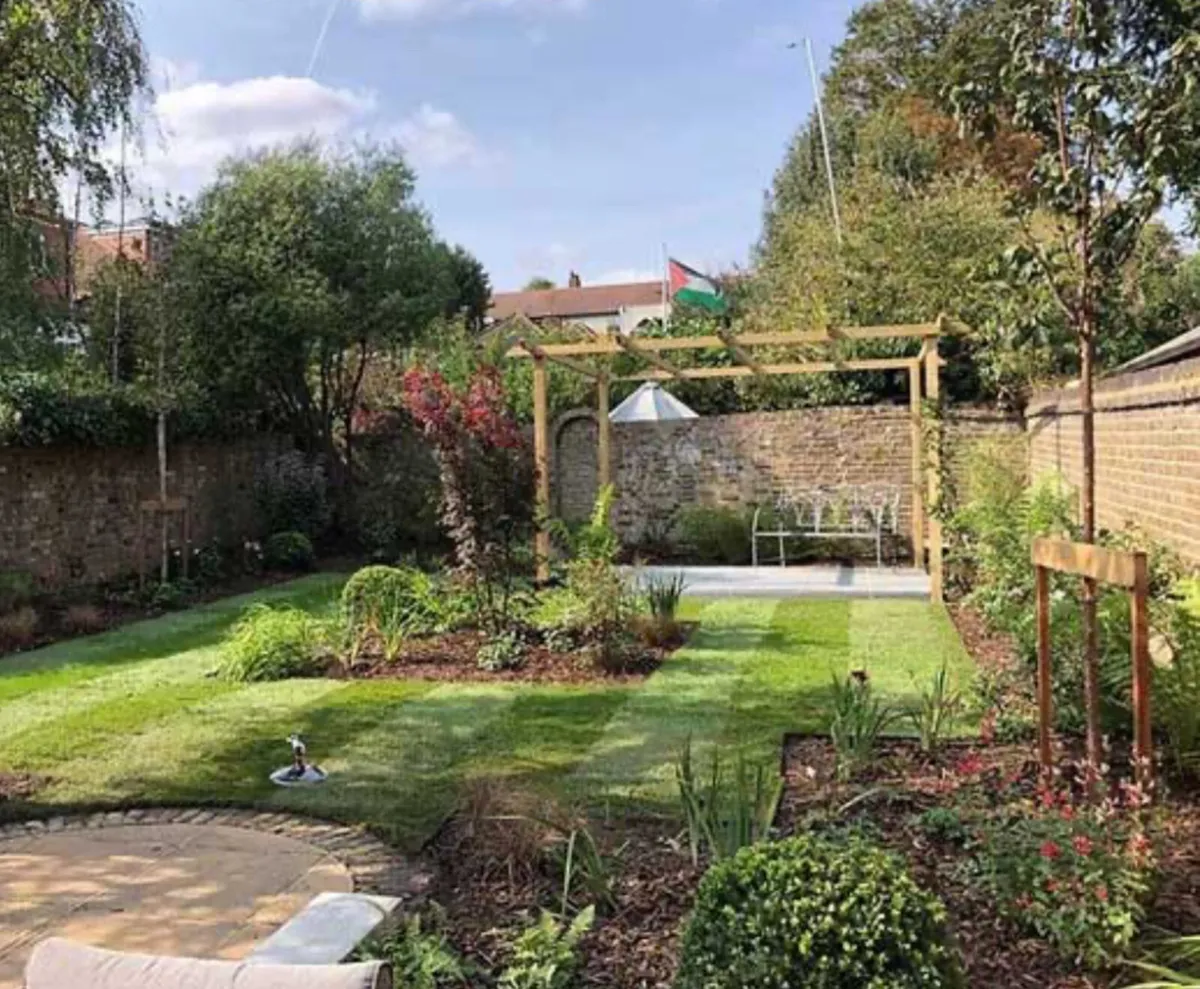 Gardener available - Image 2