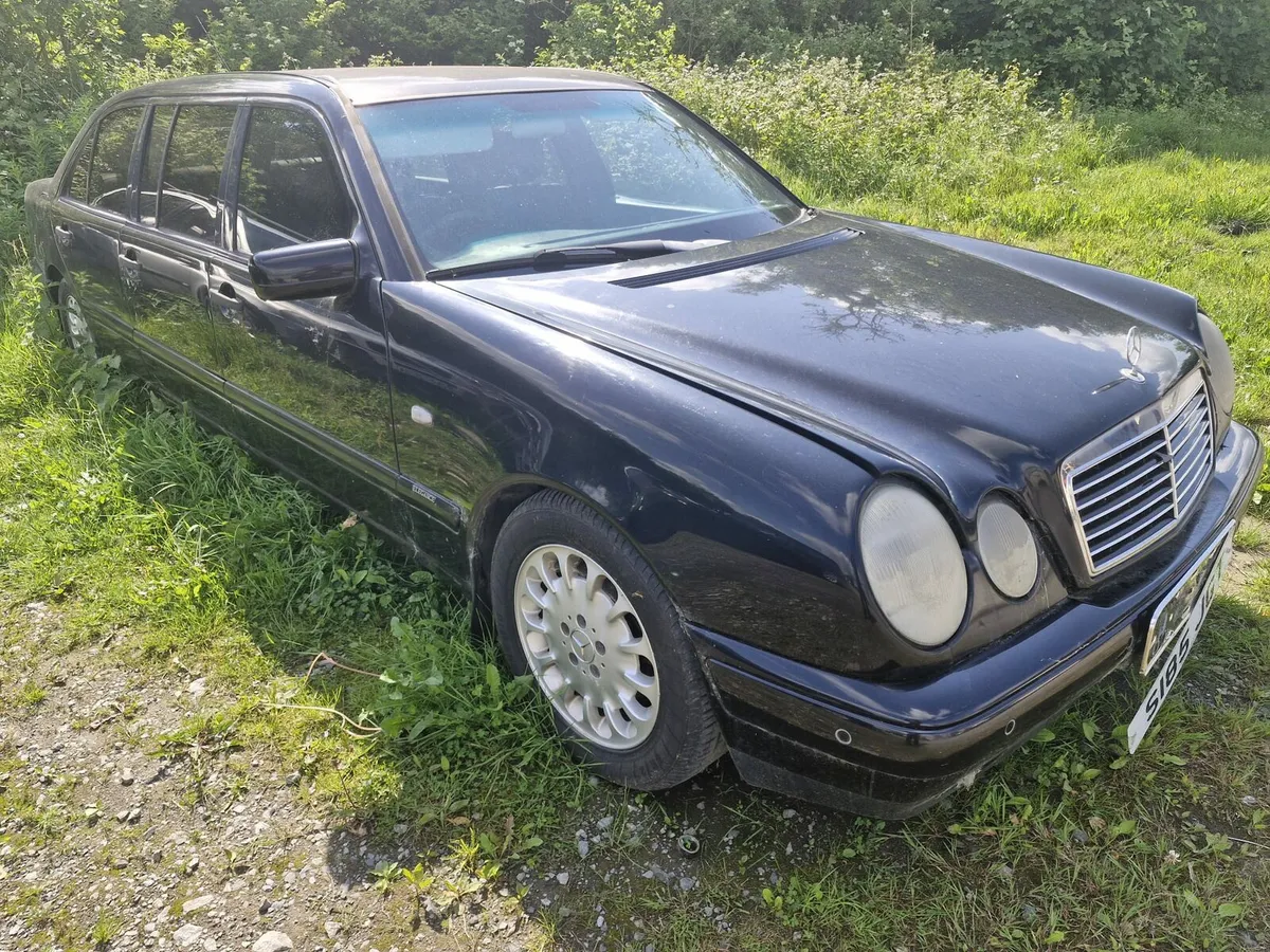 Mercedes w210 5.0 parts limo - Image 1