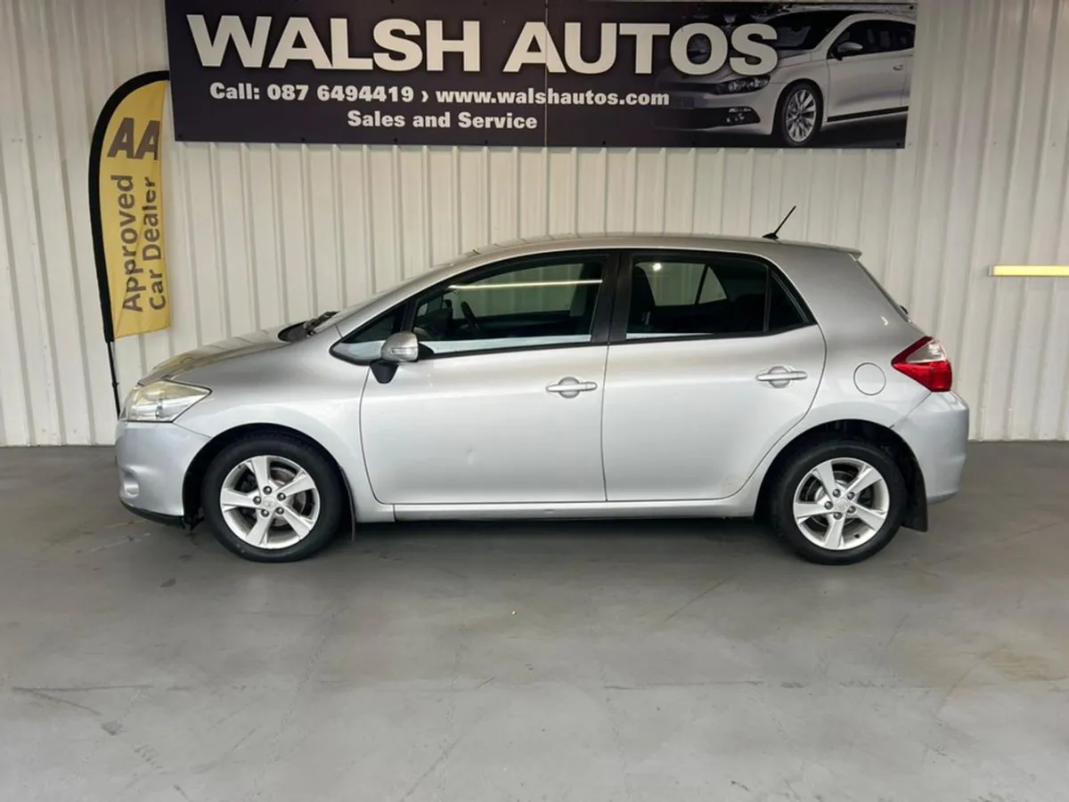 Toyota Auris MC 1.4 D-4d Luna 5DR - Image 2