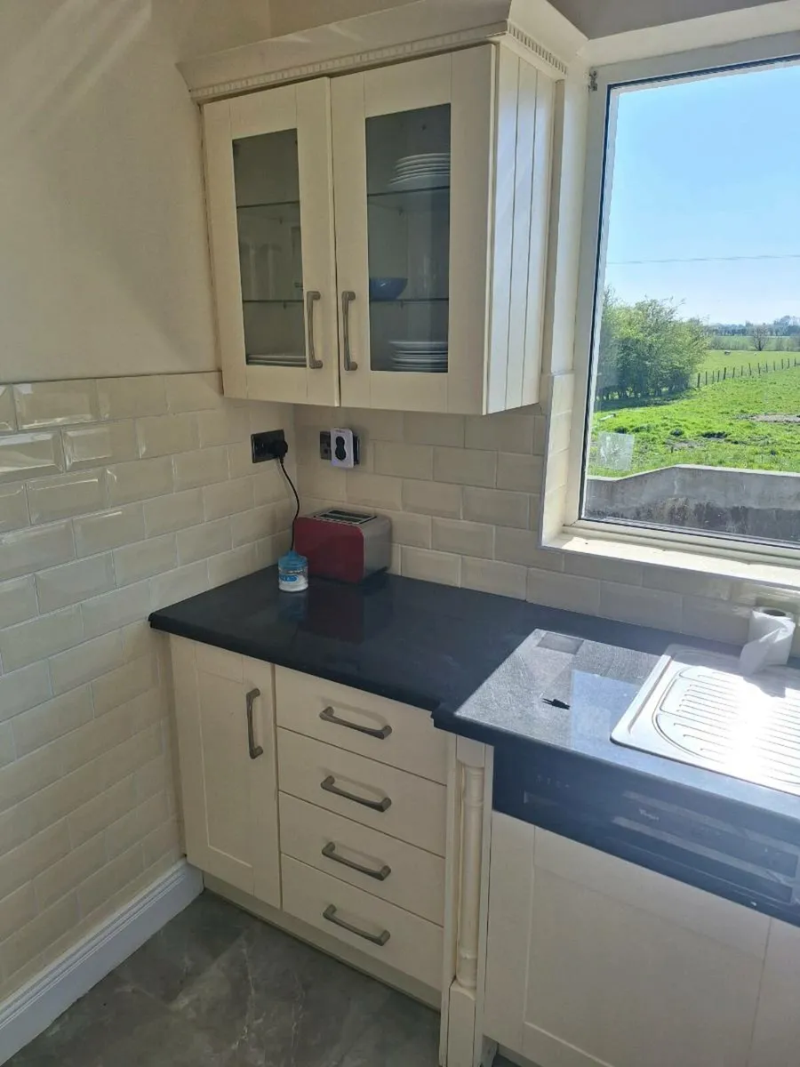 Black Granite Worktop and Kitchen - Image 2