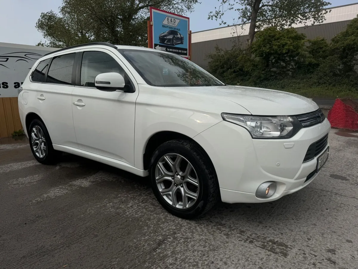 151 Mitsubishi Outlander 2.0 PHEV Intense+ HYBRID - Image 1