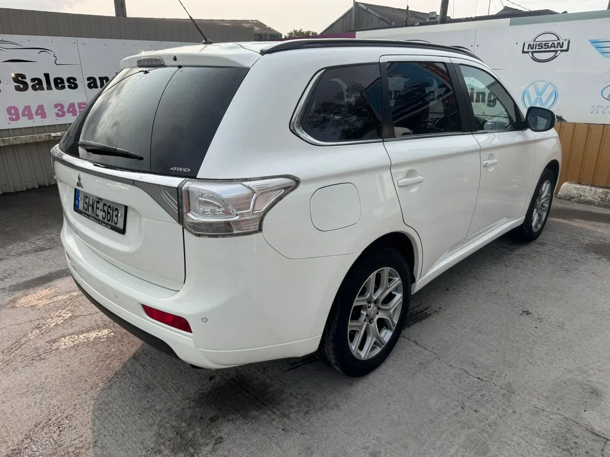 151 Mitsubishi Outlander 2.0 PHEV Intense+ HYBRID - Image 4