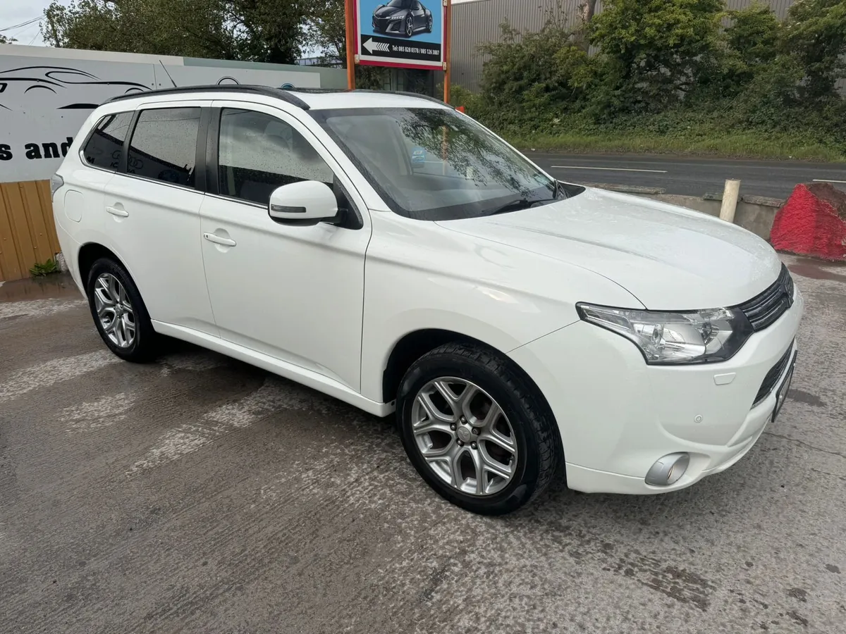 151 Mitsubishi Outlander 2.0 PHEV Intense+ HYBRID - Image 2