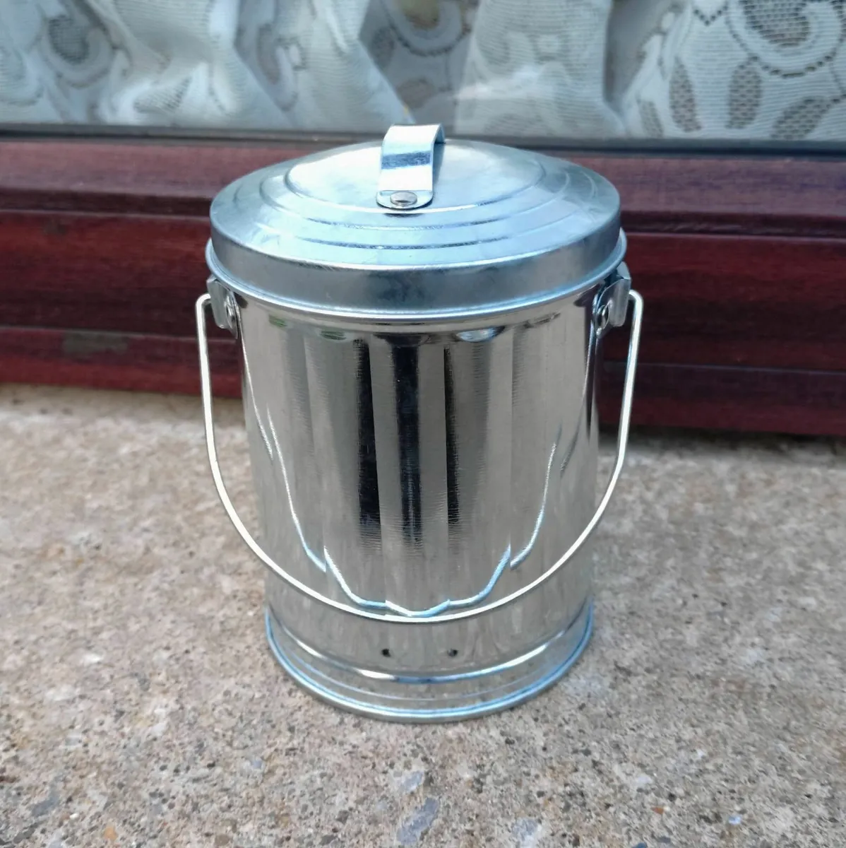 MINIATURE METAL DUSTBIN (BRAND NEW). - Image 1