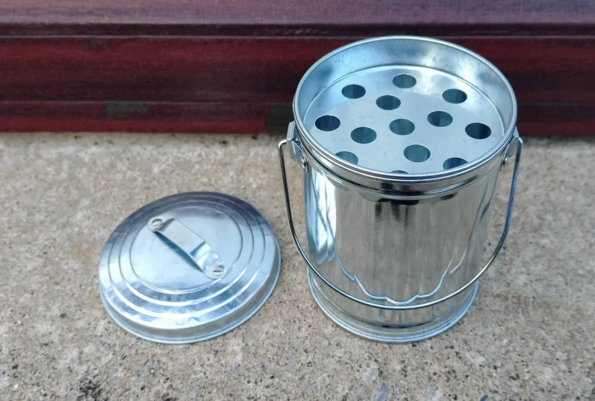 MINIATURE METAL DUSTBIN (BRAND NEW). - Image 2