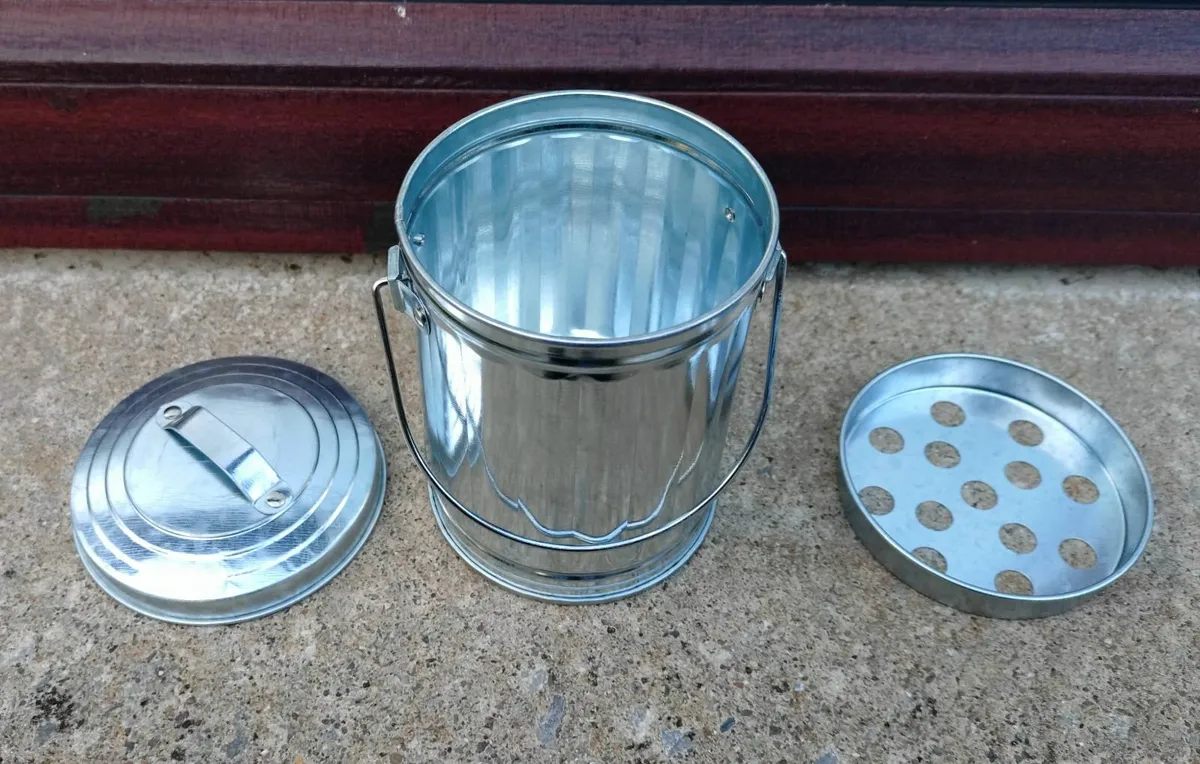 MINIATURE METAL DUSTBIN (BRAND NEW). - Image 3