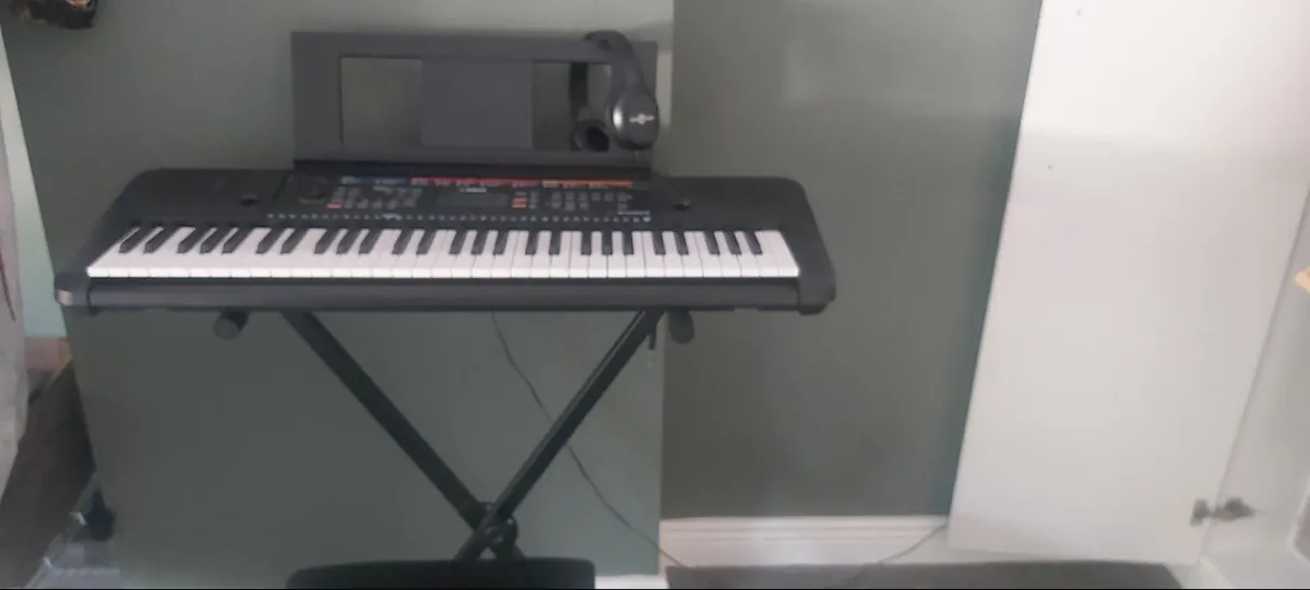 Yamaha Keyboard PSR E263 - Image 2