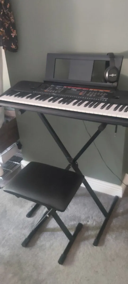Yamaha Keyboard PSR E263 - Image 3