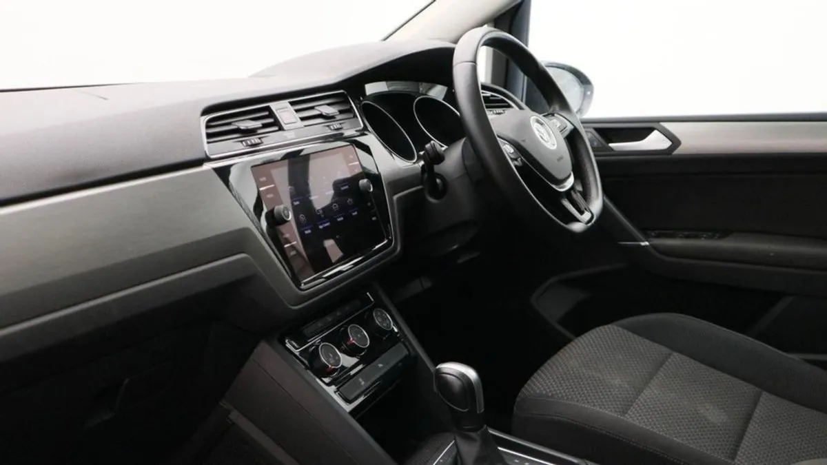 Volkswagen Touran 2.0 TDI SE Family MPV 5dr Diese - Image 4