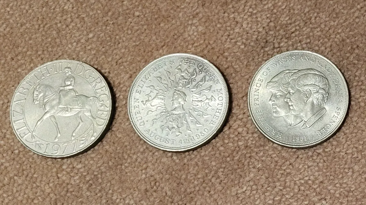 3x Crowns - Image 1