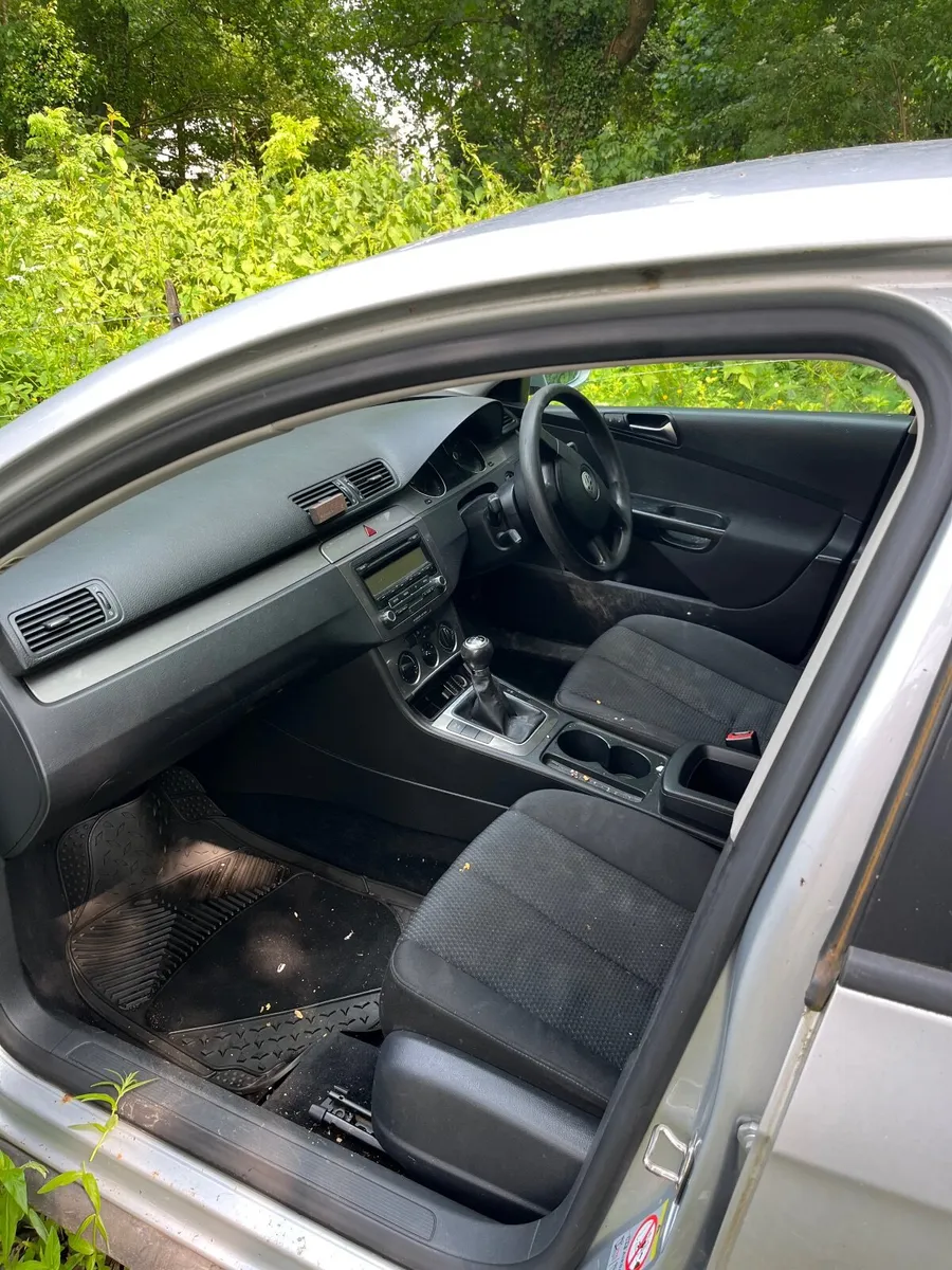 Volkswagen Passat 2009 - Image 3