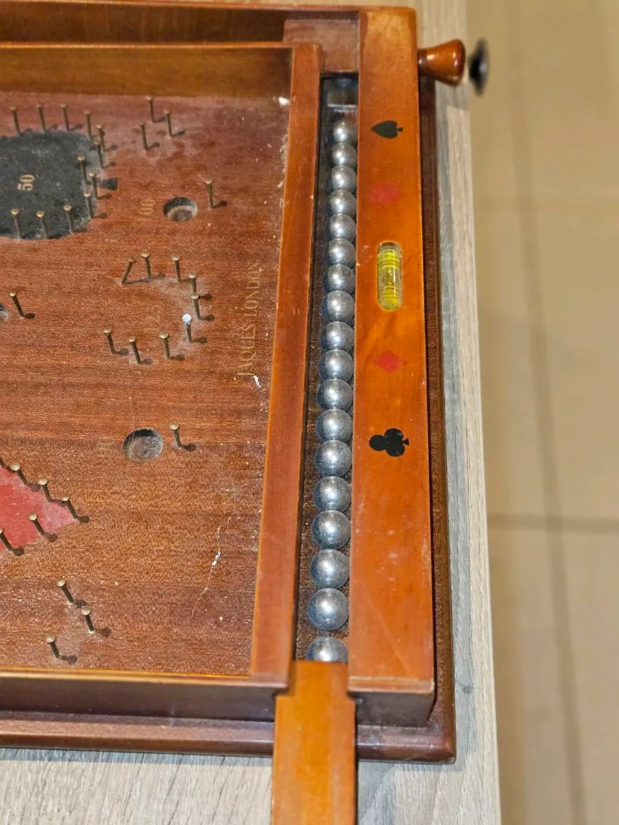 Trumps bagatelle pinball game - Image 3