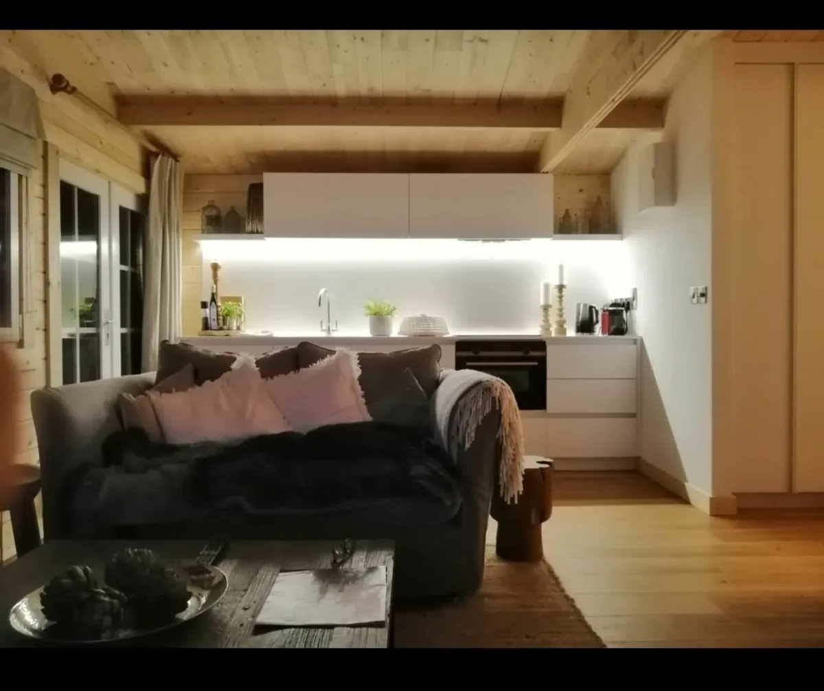 ** BEAUTIFUL CHALET AVAILABLE AUGUST 3RD-10TH ** - Image 2