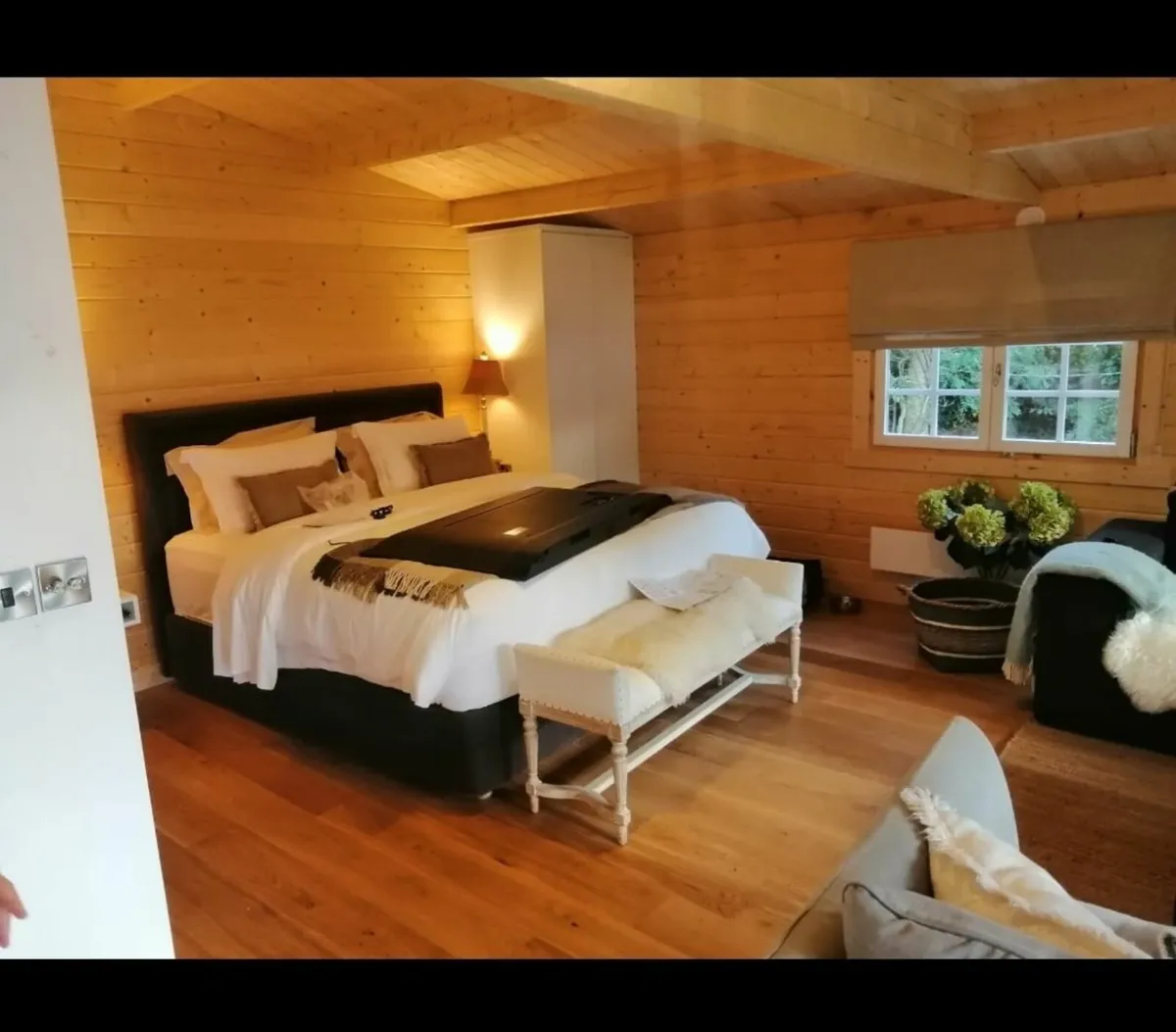 ** BEAUTIFUL CHALET AVAILABLE AUGUST 3RD-10TH ** - Image 1