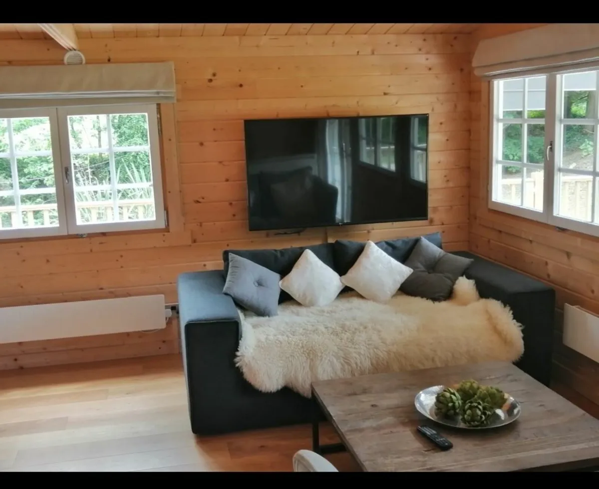 ** BEAUTIFUL CHALET AVAILABLE AUGUST 3RD-10TH ** - Image 3