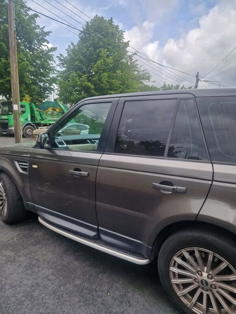 2010 Land Rover Range Rover Sport - Image 2