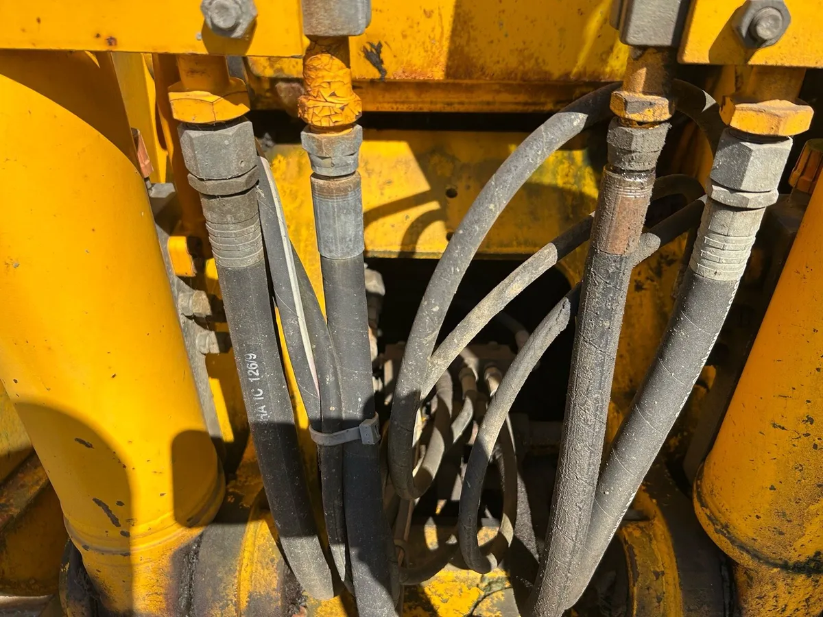 JCB JS130 - Image 4
