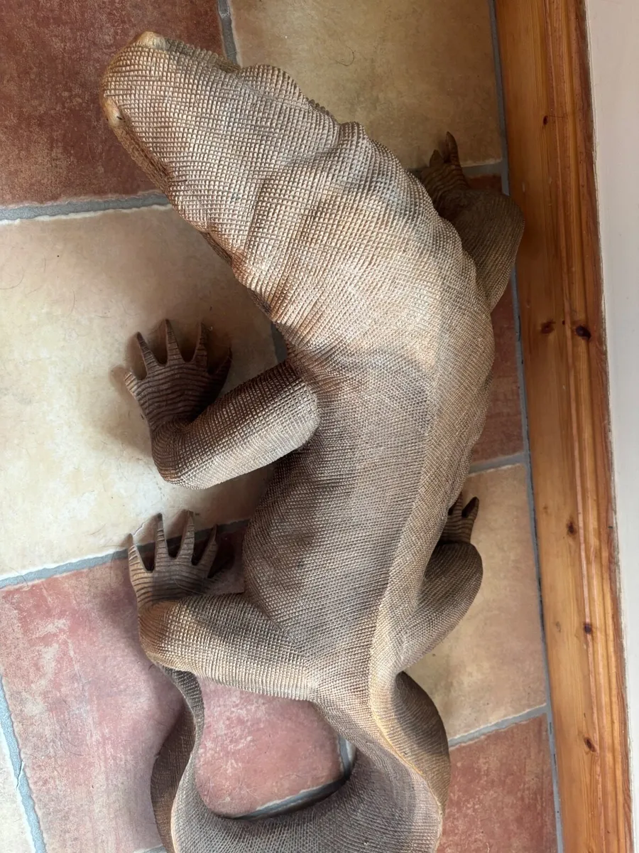 Hand carved Balinese Komodo Dragon - Image 2