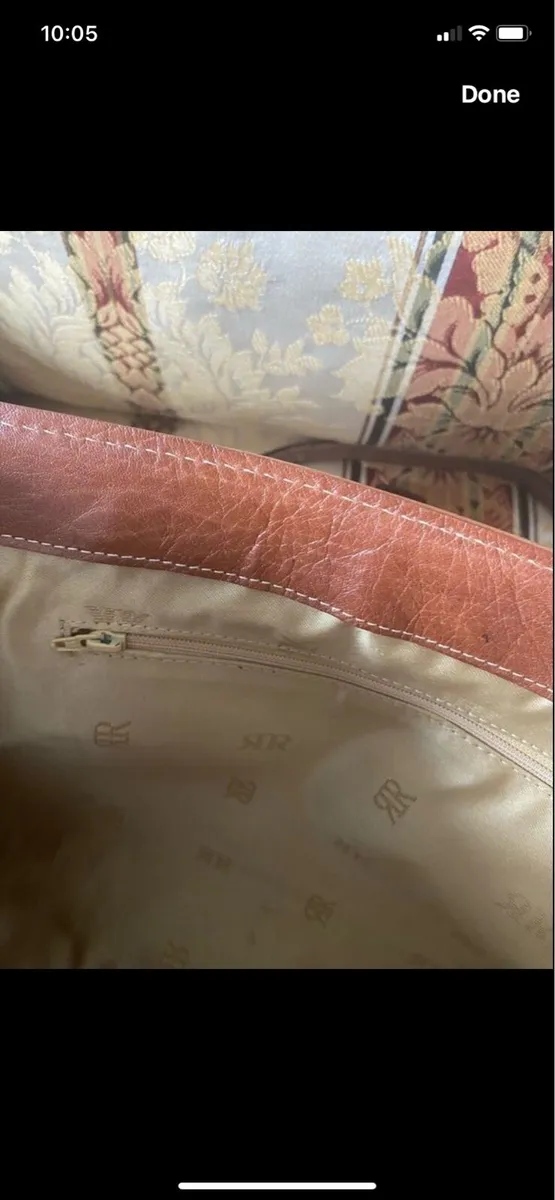 Large Leather Shoulder Bag - Image 4