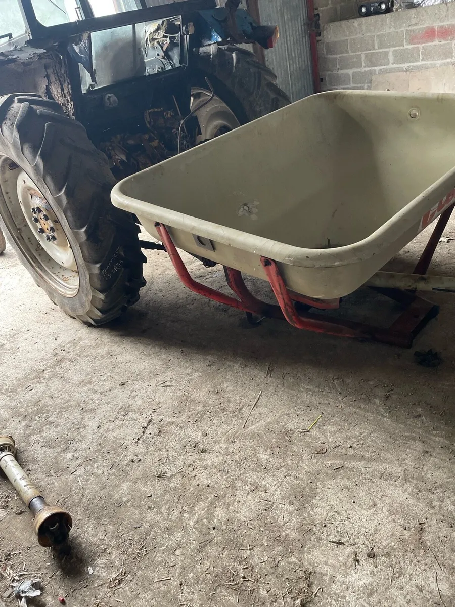 Cosmo fertiliser spreader - Image 3