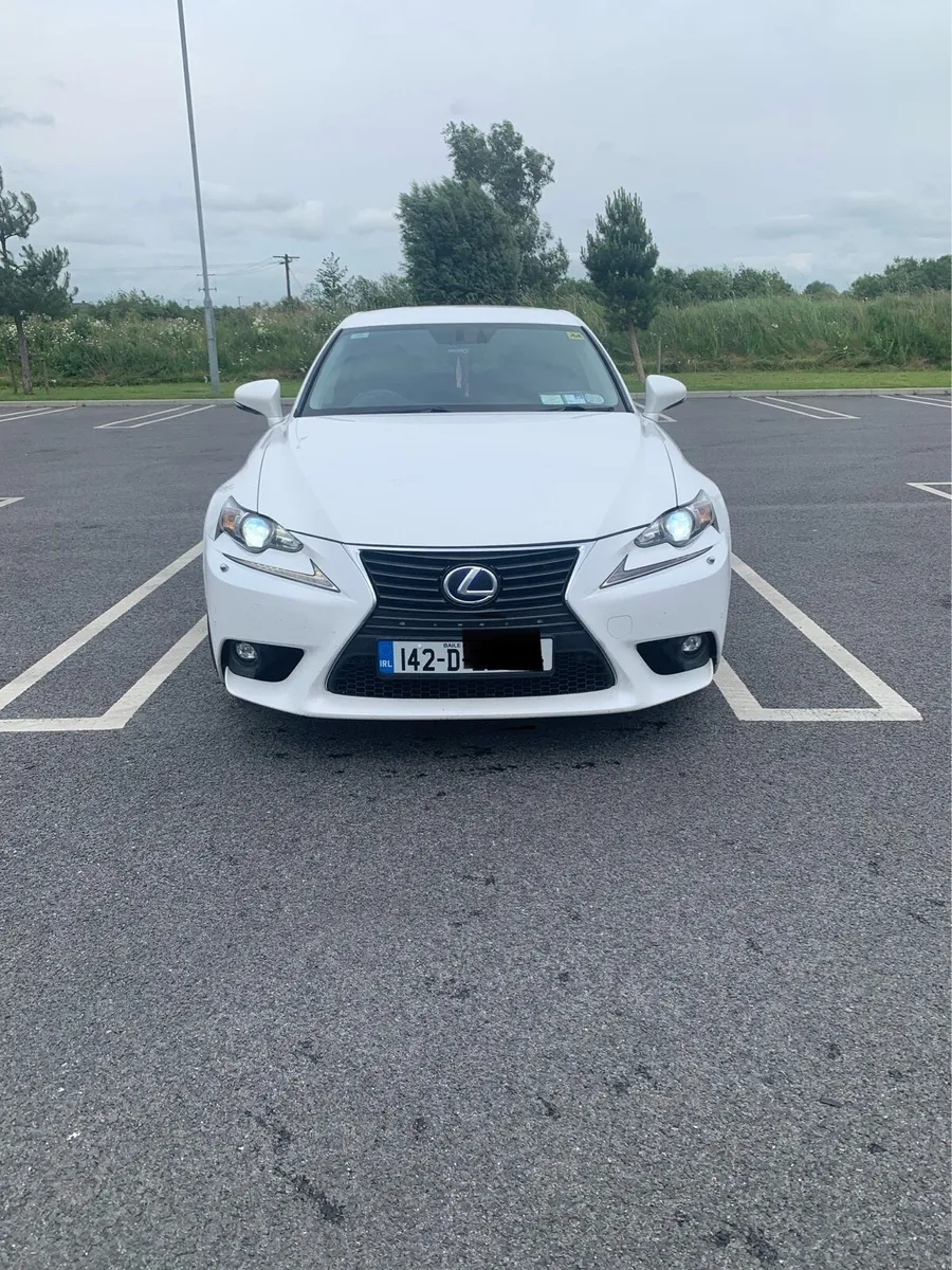 Lexus is300h - Image 2