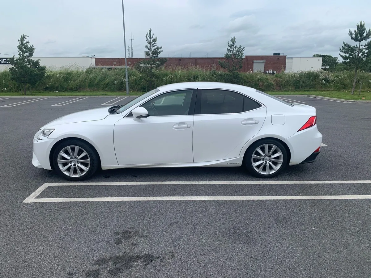 Lexus is300h - Image 4
