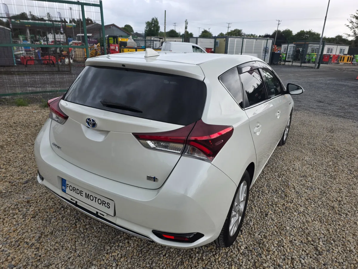 Toyota Auris Hybrid Automatic 2017 - Image 4