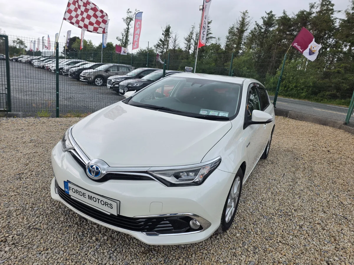 Toyota Auris Hybrid Automatic 2017 - Image 2