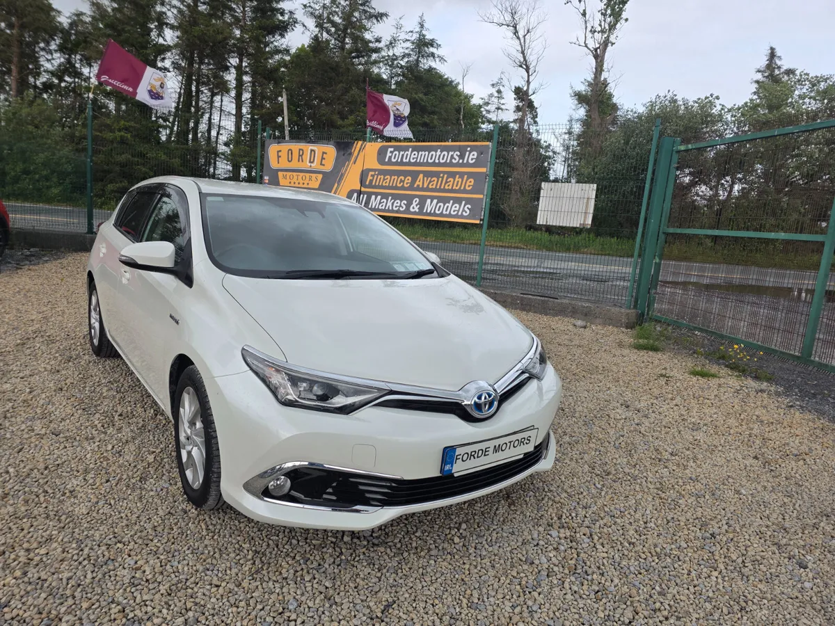 Toyota Auris Hybrid Automatic 2017 - Image 1
