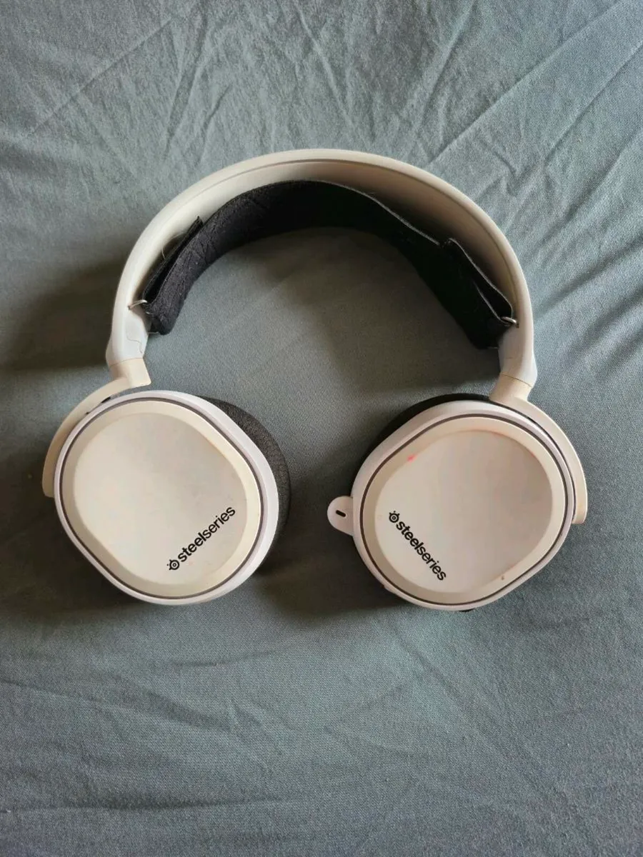 Headphones | Steelseries artic pros - Image 1