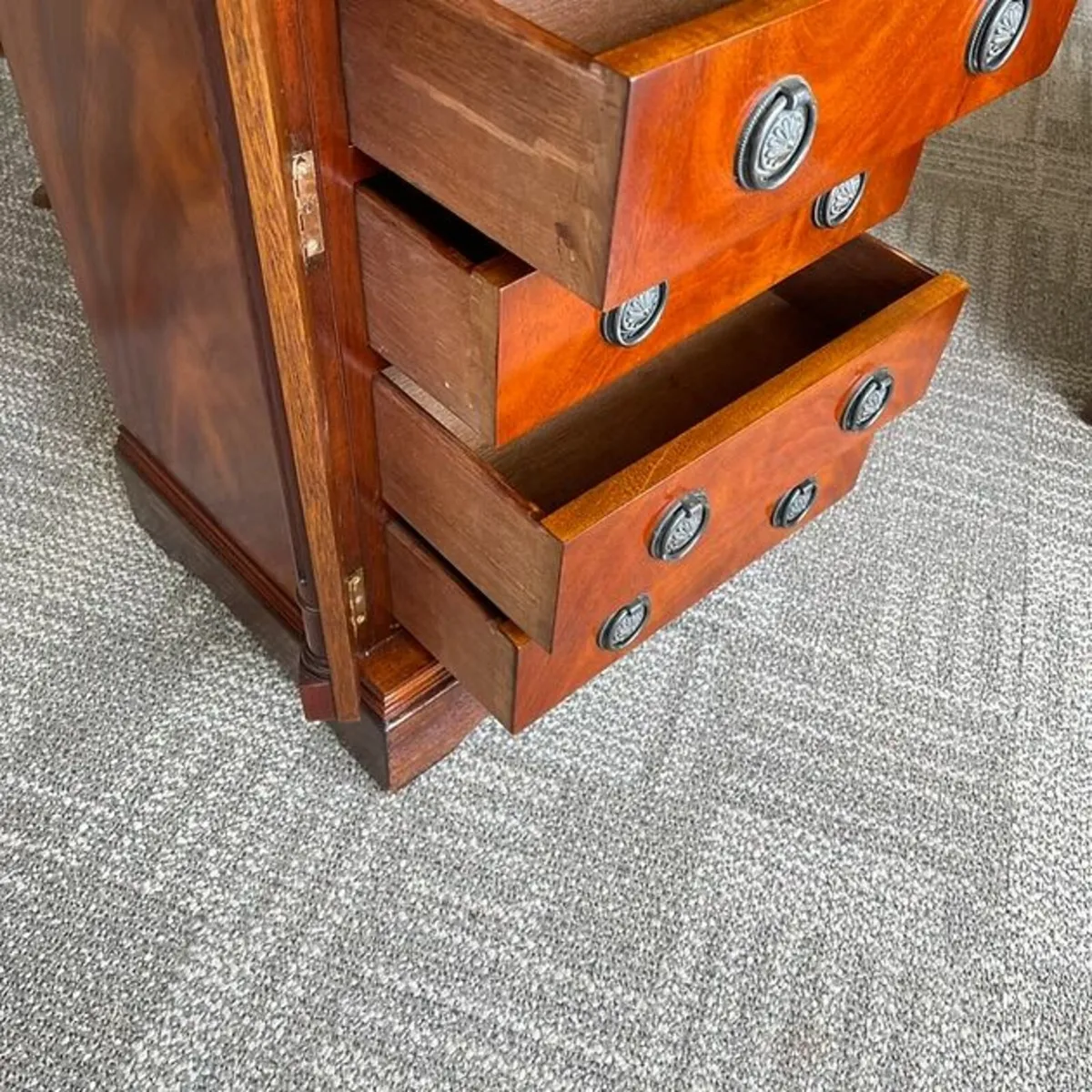 Fabulous Wellington style mahogany jewels chest of - Image 2